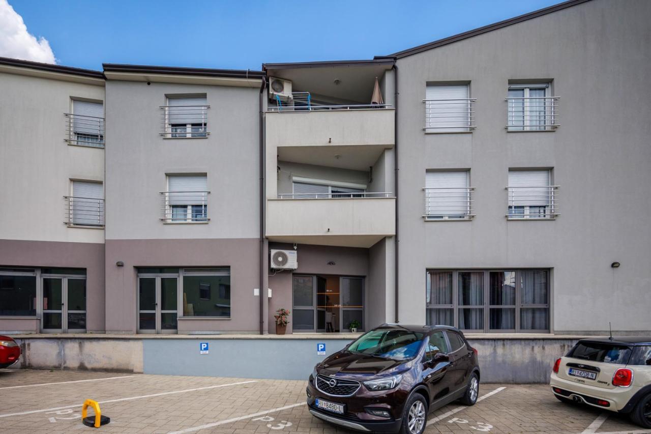 Terra 5 Deluxe Apartment On The Ground Floor With Private Parking Ριέκα Εξωτερικό φωτογραφία